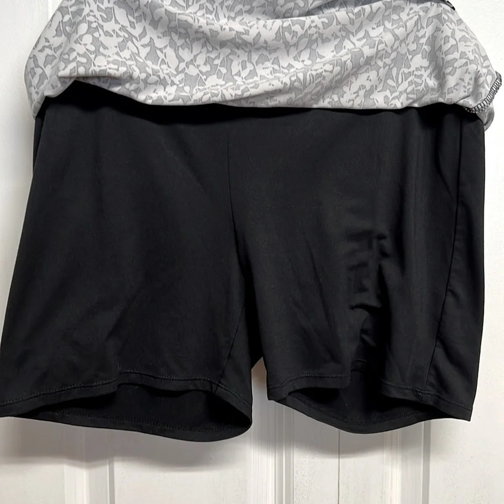 Tranquility Black Shades of Blue Leaf Print Mid Rise Pull Up Skort Size M